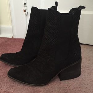 FREE PEOPLE BLACK SUEDE SNAKESKIN ANKLE BOOT