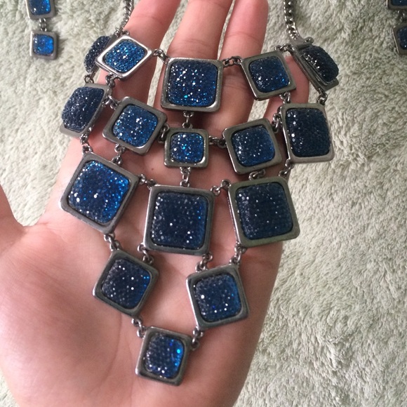 Necklace and earrings - Picture 2 of 3