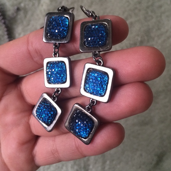 Necklace and earrings - Picture 3 of 3