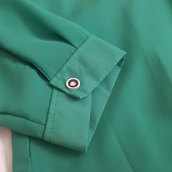 Green chiffon blouse - Picture 3 of 3