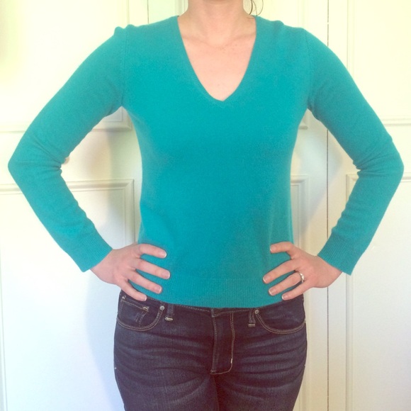 Luxuriously soft cashmere sweater, like new!