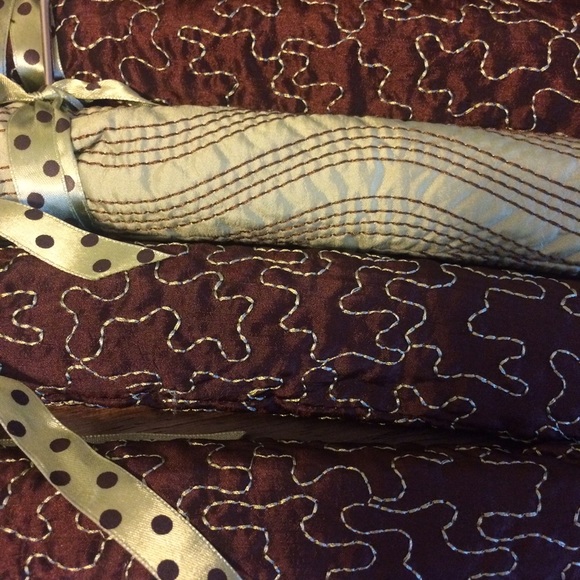 Satin, padded hangers. Set of 4 - Picture 2 of 3