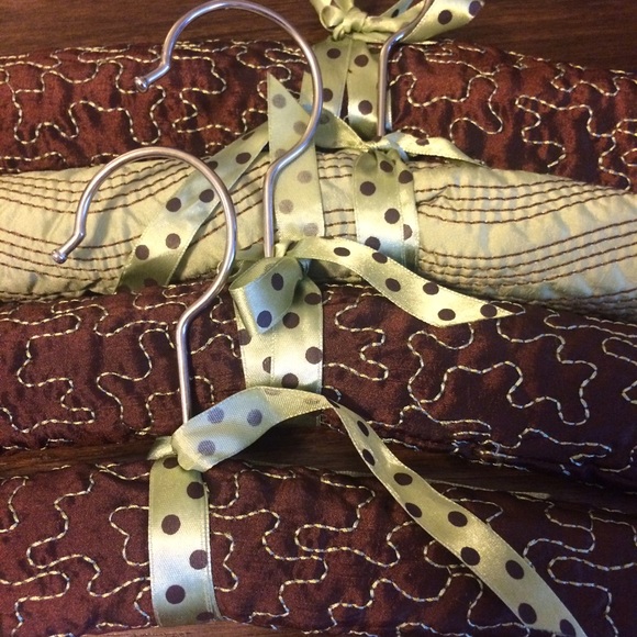 Satin, padded hangers. Set of 4 - Picture 3 of 3