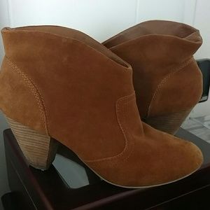 Suede brown ankle booties