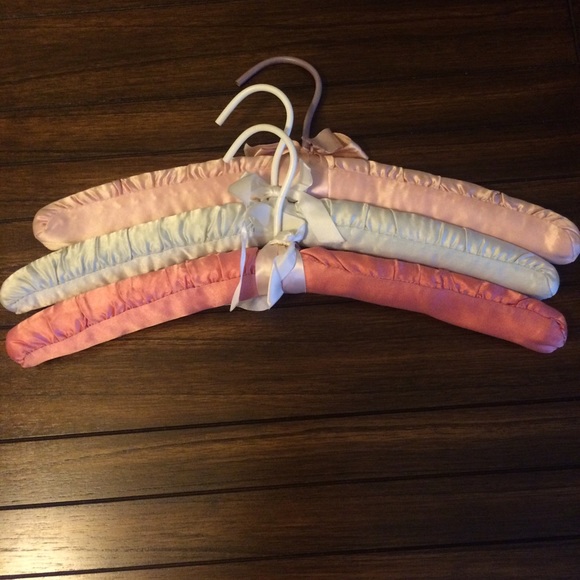 Satin padded hangers. Set of 3 - Picture 1 of 3