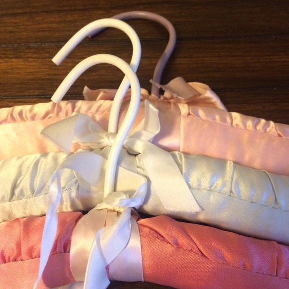 Satin padded hangers. Set of 3 - Picture 3 of 3