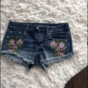 AE demi shorts sz 2