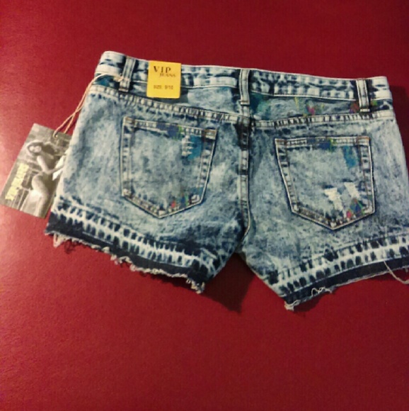 Denim With A Splash Set An Example - Picture 2 of 4