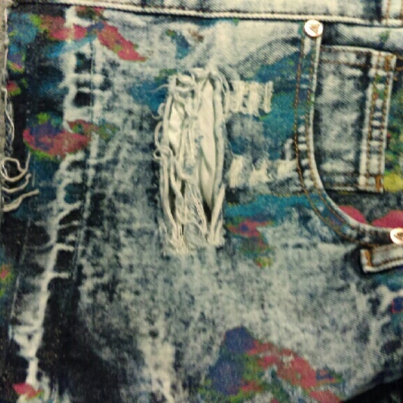Denim With A Splash Set An Example - Picture 3 of 4