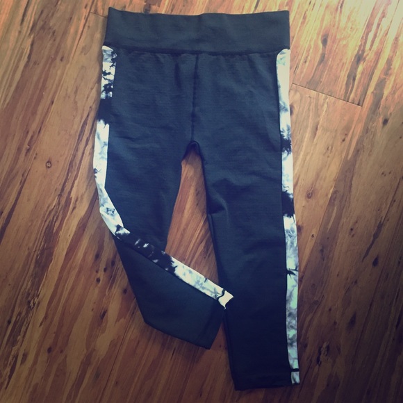 Cropped exercise pants