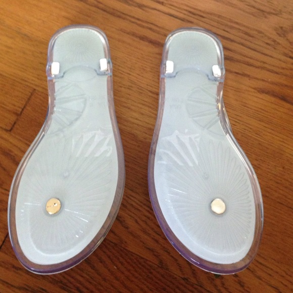 Pretty sandals with bow and rhinestones. - Picture 4 of 4