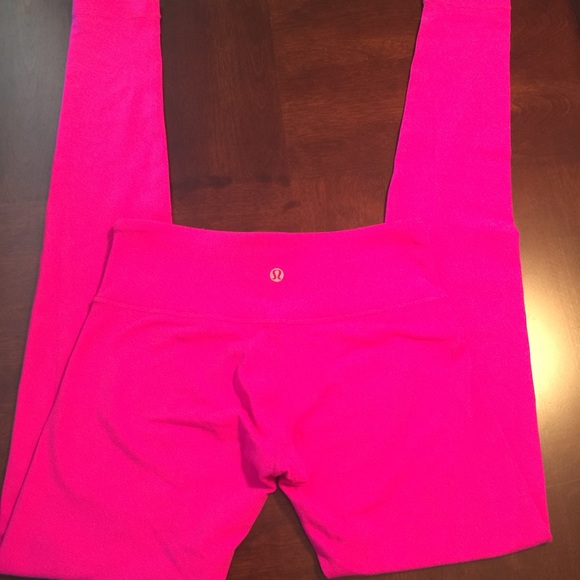 SOLD!!!!! Lululemon Paris pink Wunder Under pants