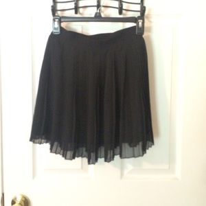 Forever 21 black pleated skirt