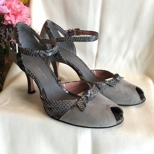 Beautiful Antonio Melani heels - Size 8 - EUC!