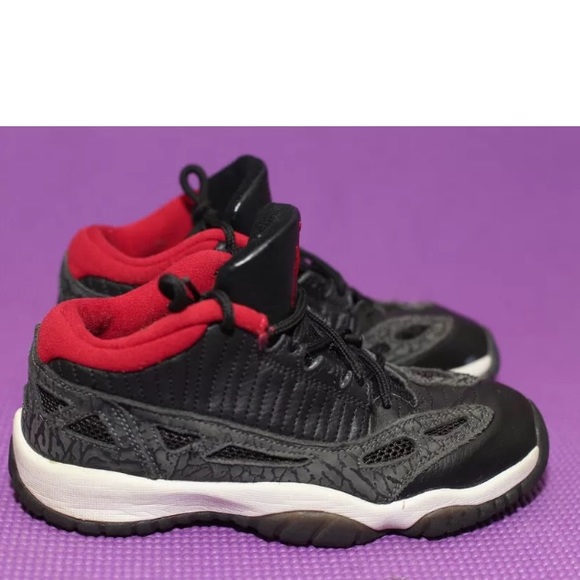 Oh retro 11 lows size 4.5y