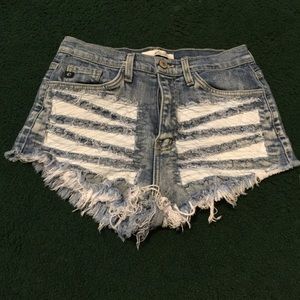 Destroyed shorts with patchwork.