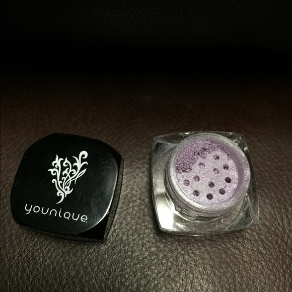 Younique Pigments - Flirty