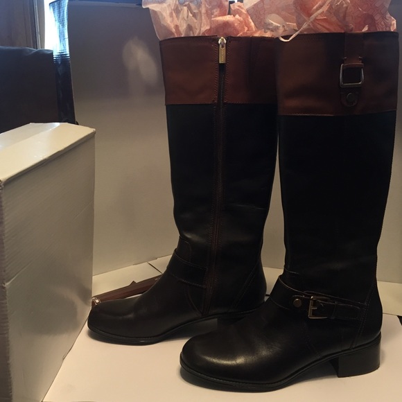 Two toned boots - Picture 3 of 3