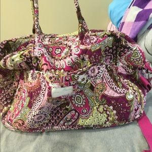 PRICE IS A STEAL! 💜💝 Vera Bradley Weekender bag!