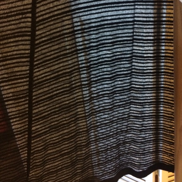 Long, lightweight "sweater" - Picture 2 of 3