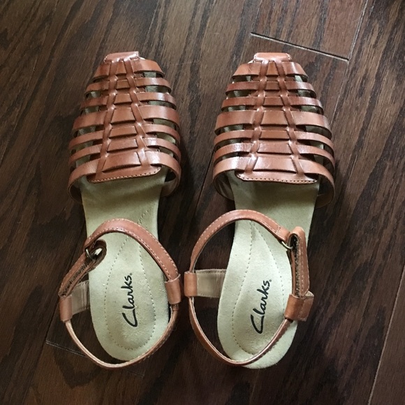 NWOT Sandals