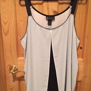 NWT Multilayered triangle peek tank-top