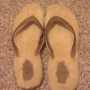 Ugg flip flops