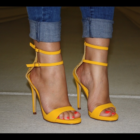 Black Friday sale - Yellow heels - Picture 2 of 3