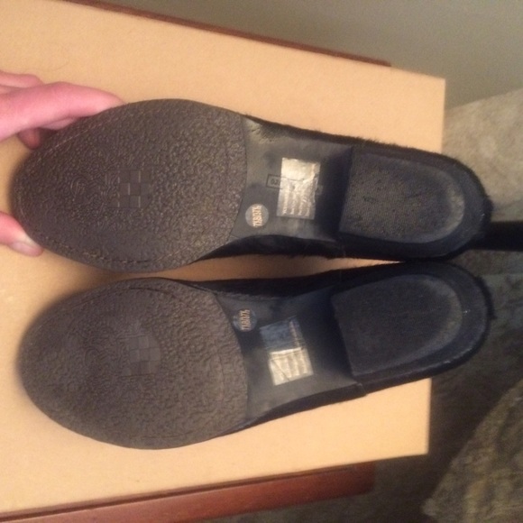 Vince Camuto size 7.5 black faux-hair ankle boots - Picture 3 of 3