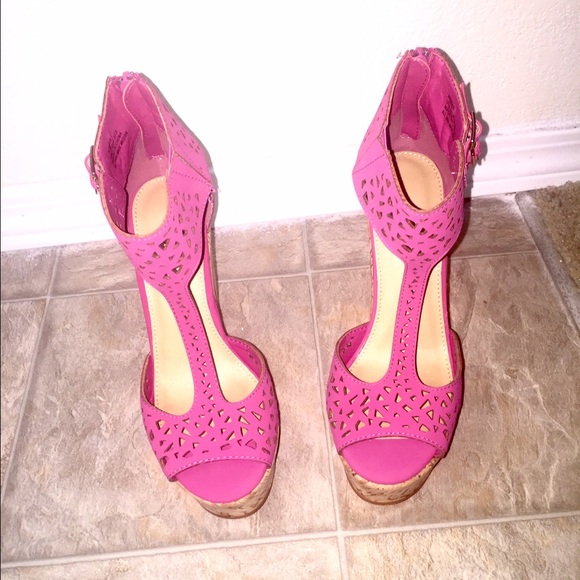 ((NEW)) Pink wedge sandals