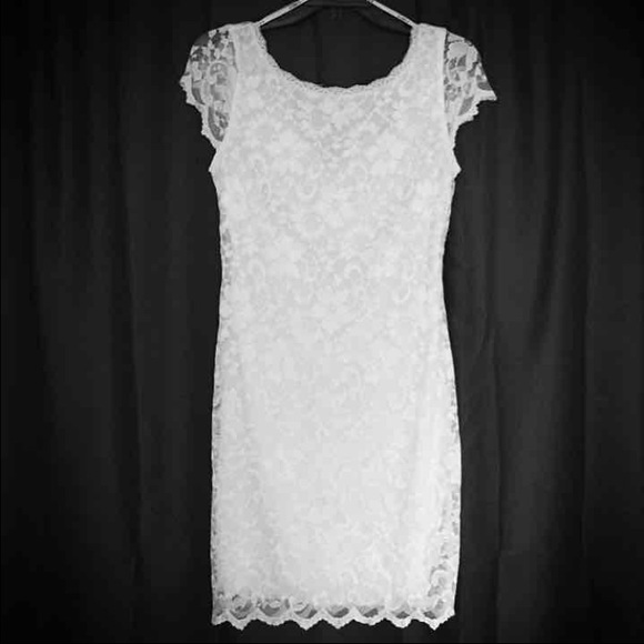 SOLD‼️Beautiful white lace dress!