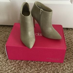Shoe dazzle "Clover" booties