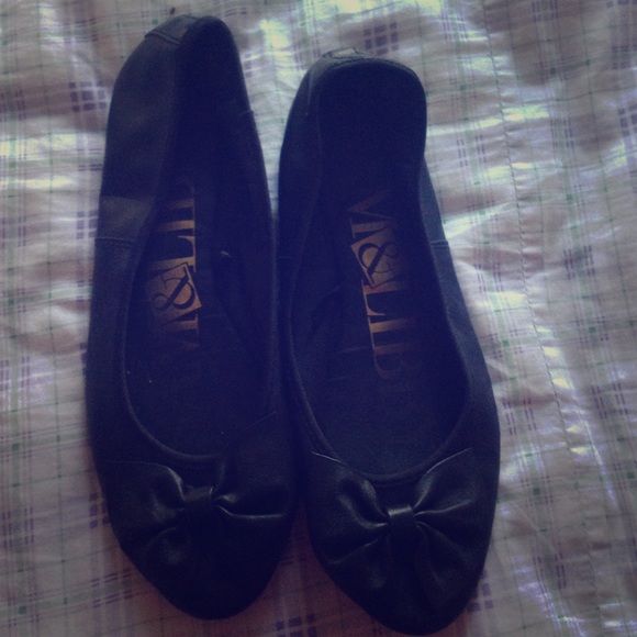 Black bow flats