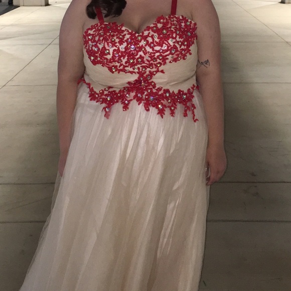 PLUS SIZE PROM DRESS - Picture 3 of 4