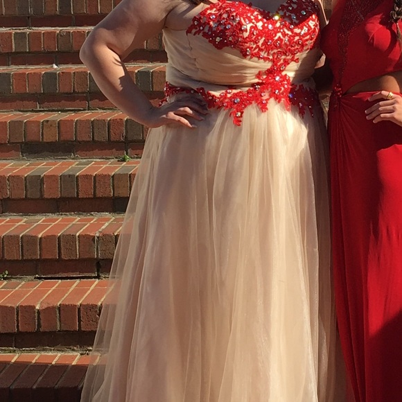 PLUS SIZE PROM DRESS - Picture 4 of 4