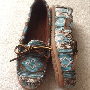 Minnetonka Aztec print moccasins!