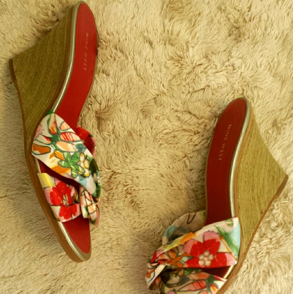 Floral sandals - Picture 3 of 3