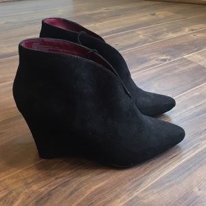 Express Suede Black Pointy-Toe Ankle Booties