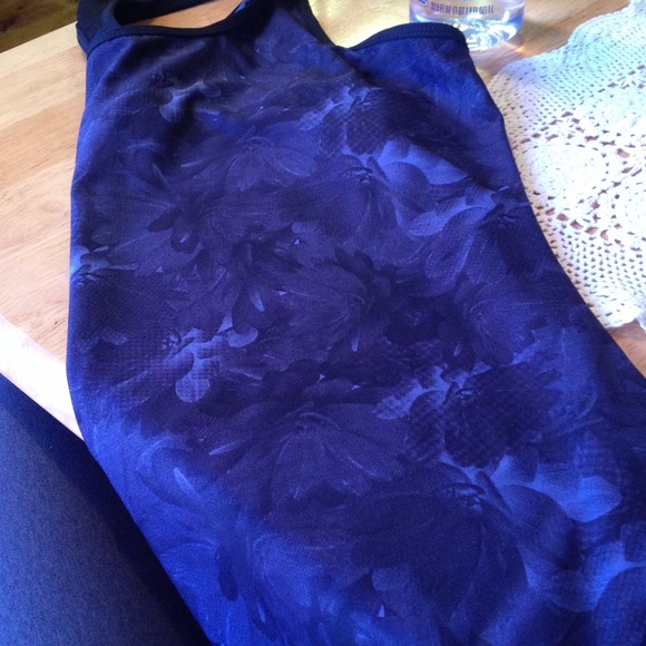 Workout top! - Picture 3 of 4