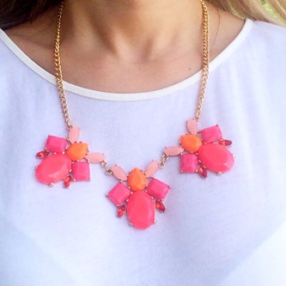 Coral Pink Necklace - Picture 1 of 2