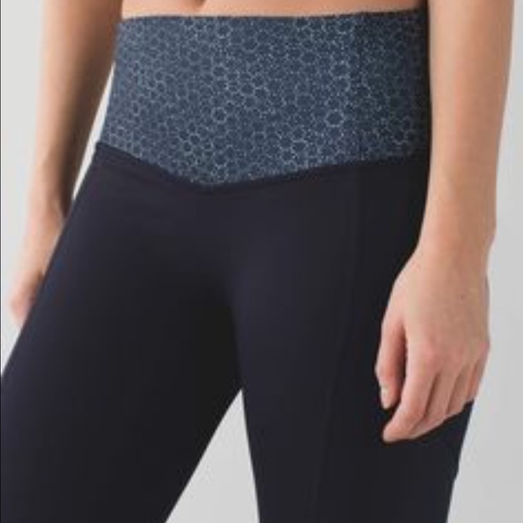 🚫sold🚫Lululemon all the right places crop 6