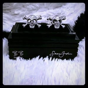 Skull cufflinks.