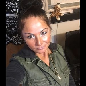 Meet your Posher, Lori