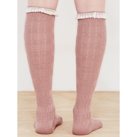 NWT textured cable knit knee high socks in mauve - Picture 3 of 4