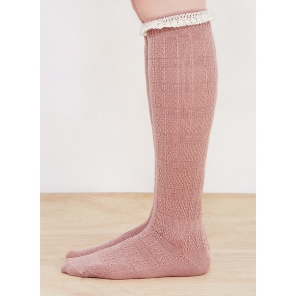 NWT textured cable knit knee high socks in mauve - Picture 4 of 4