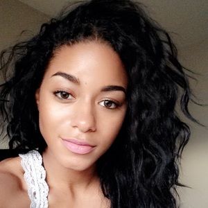 Meet your Posher, Delonee