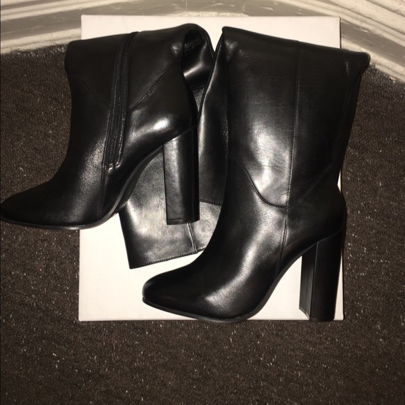 BRAND NEW: 'Romani' Black Leather Knee-boots 7.5