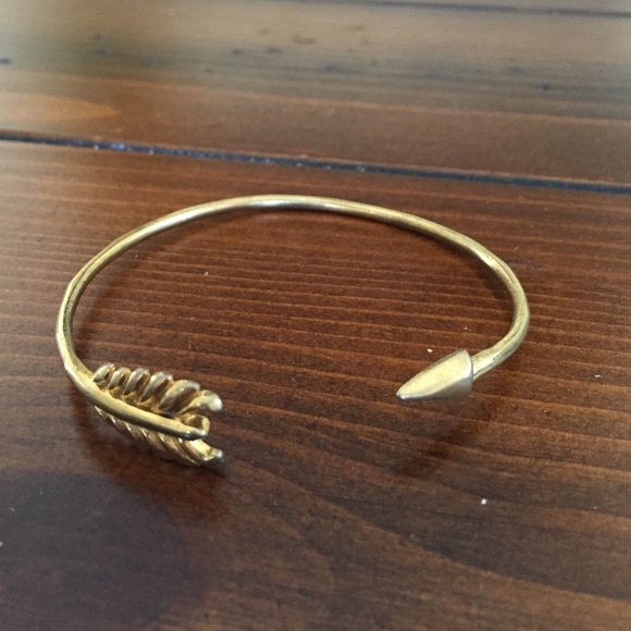 Stella & Dot Gilded Arrow Bangle