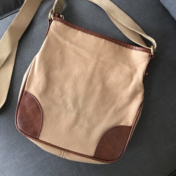 Tommy Hilfiger cross-body bag - Picture 2 of 3