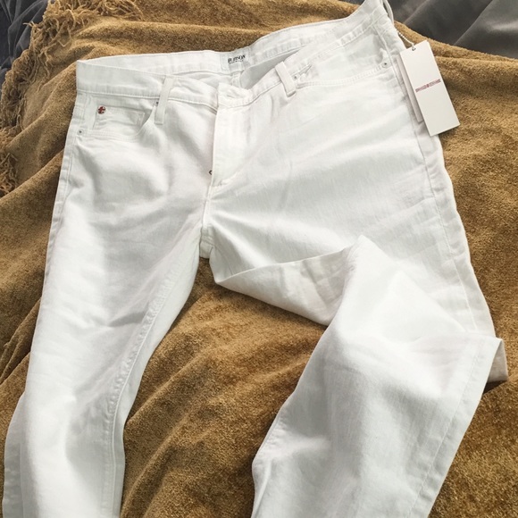On Hold‼️❤️NWT white denim Hudson crops ❤️